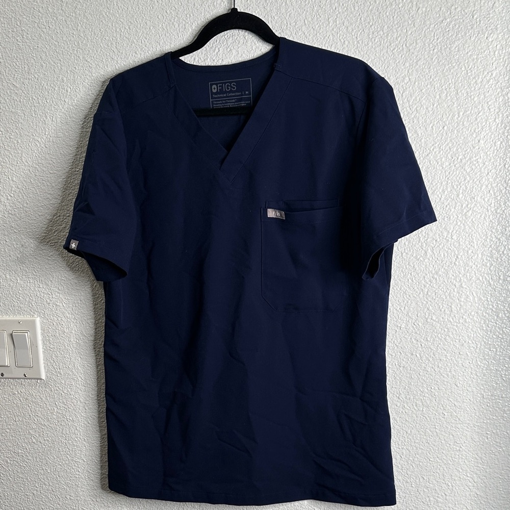 Figs technical collection scrub Men's Deep Blue V-Neck Tee size M